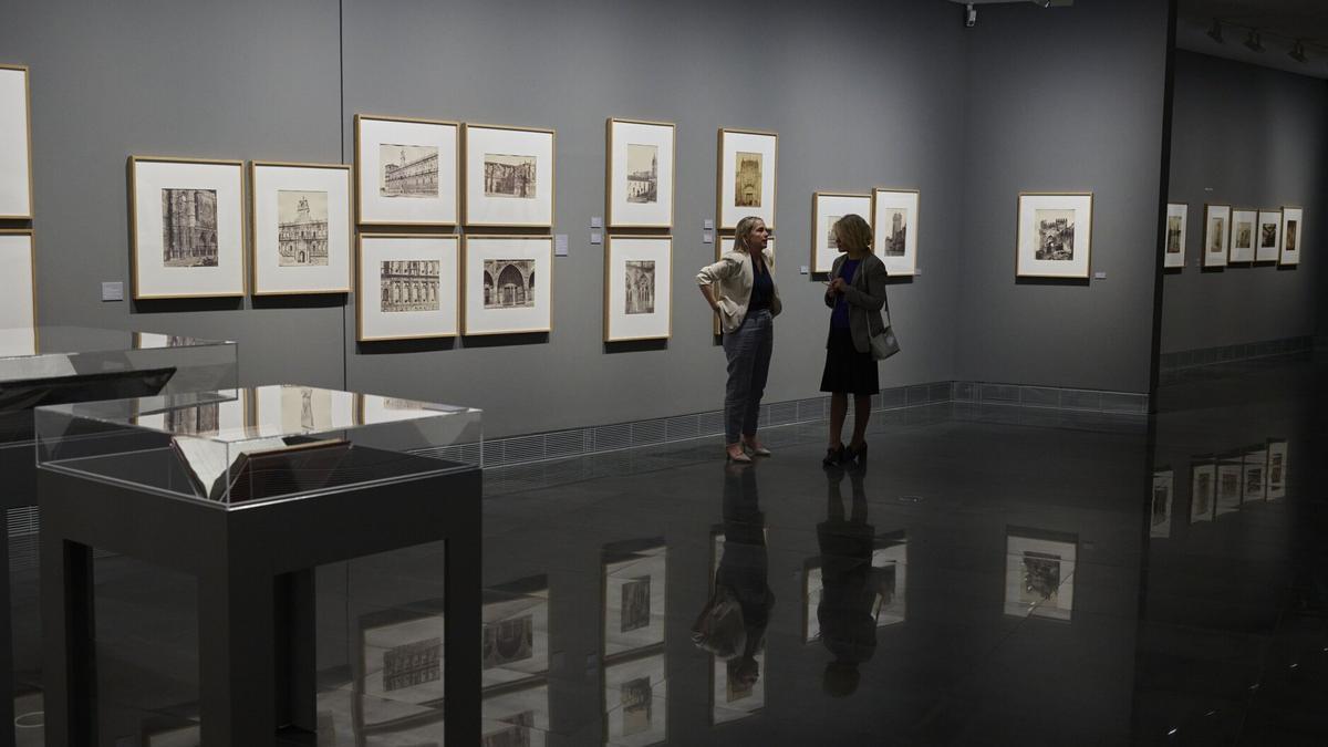 La exposición relata el ritmo de la vida de Clifford de 1852 a 1863.