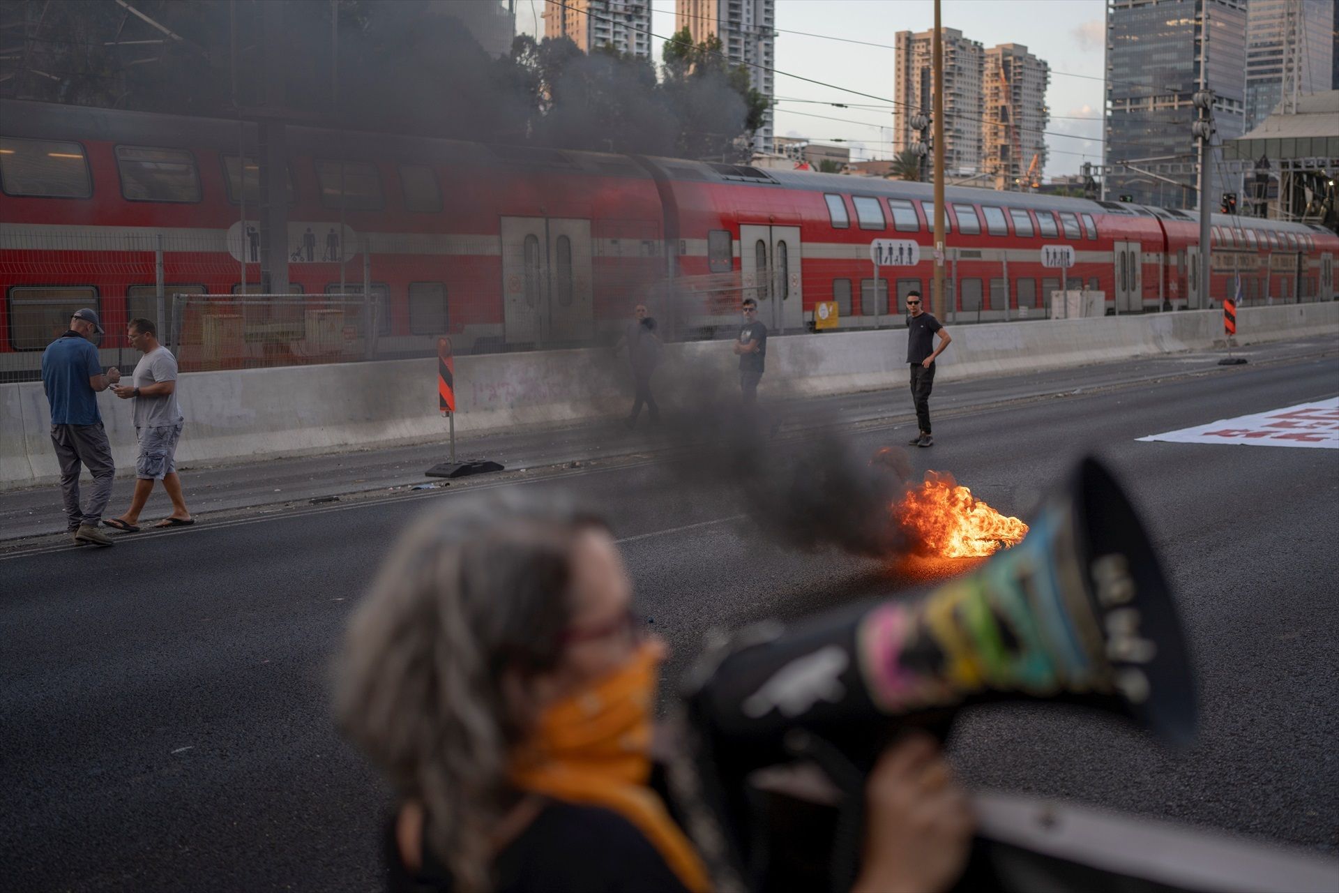 Manifestantes israelíes toman las carreteras para pedir un acuerdo en Gaza