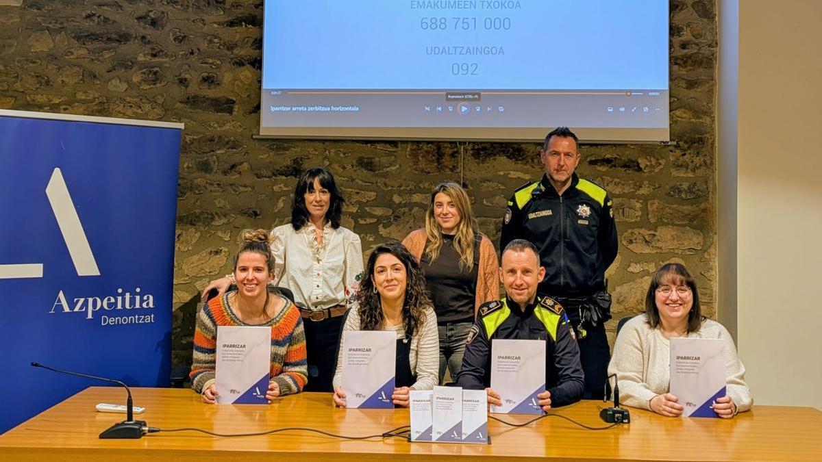 Representantes de los distintos servicios municipales implicados en el proyecto Iparrizar.