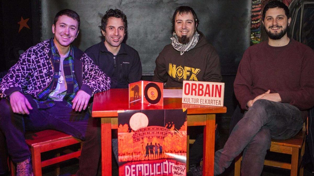 Presentación de uno de los discos de Distorsión Tóxica en Orbain
