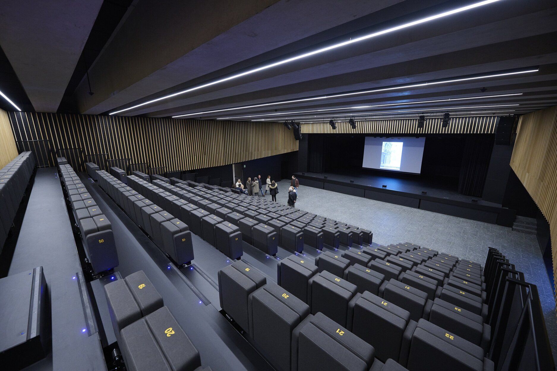 Imágenes de la inauguración del Civivox Pompelo