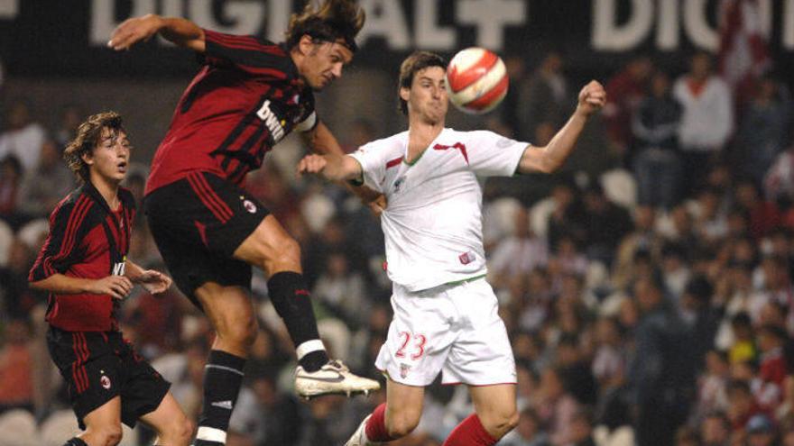 Maldini y Aduriz, en el amistoso entre Athletic y Milan de octubre de 2007.