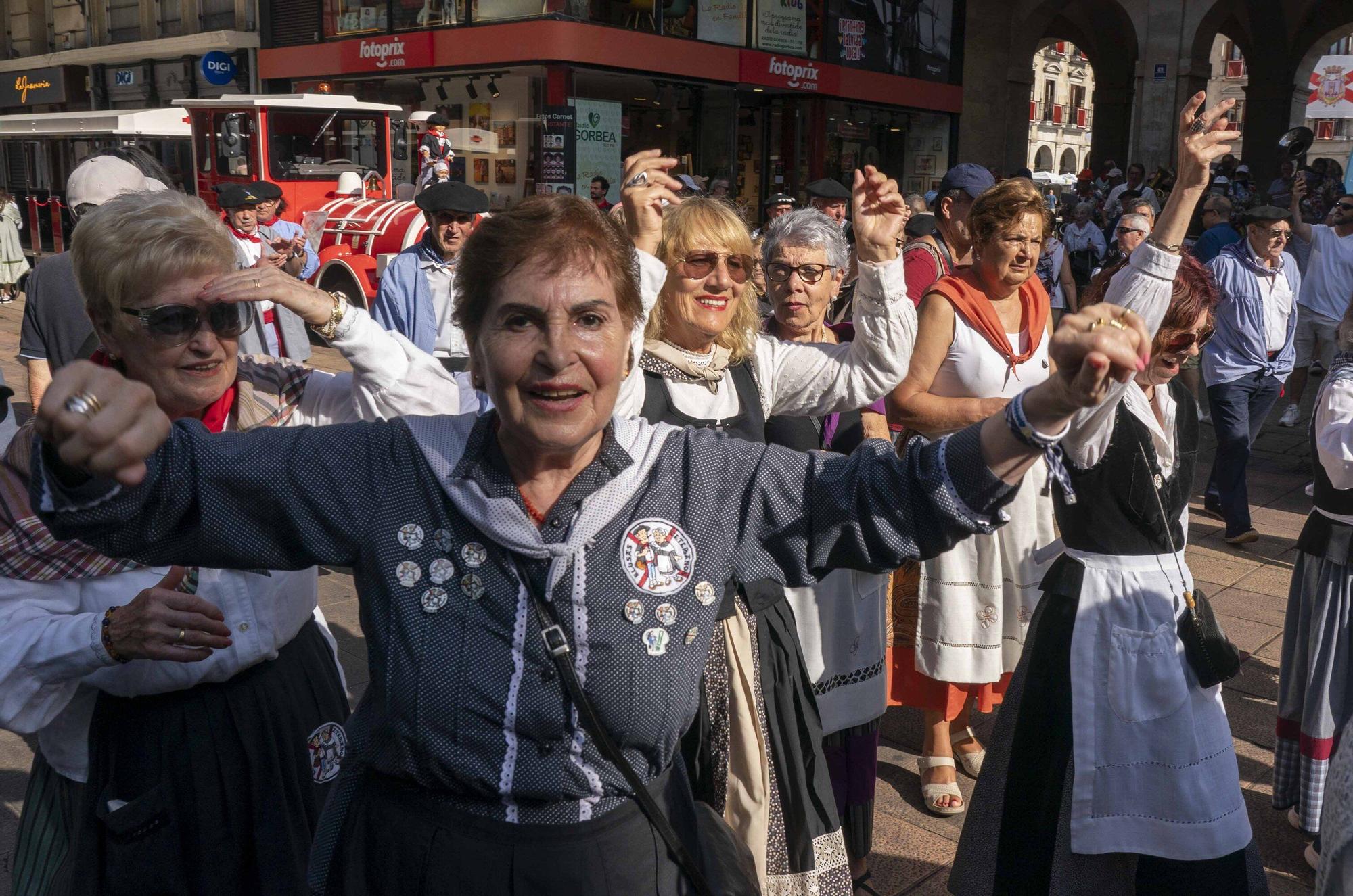 En imágenes: Blusas y neskas veteranos celebran su día en La Blanca