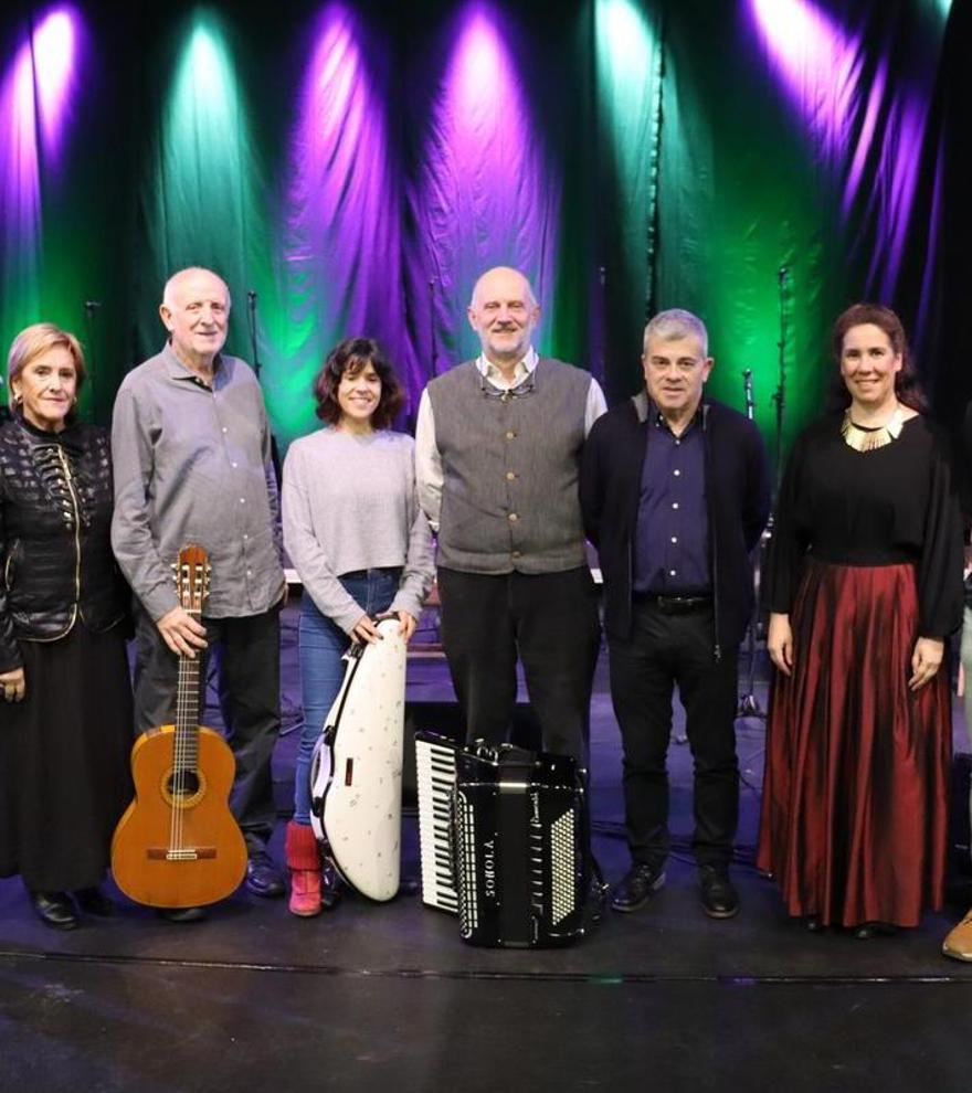 El Aitzina Folk calienta motores con Oskarbi