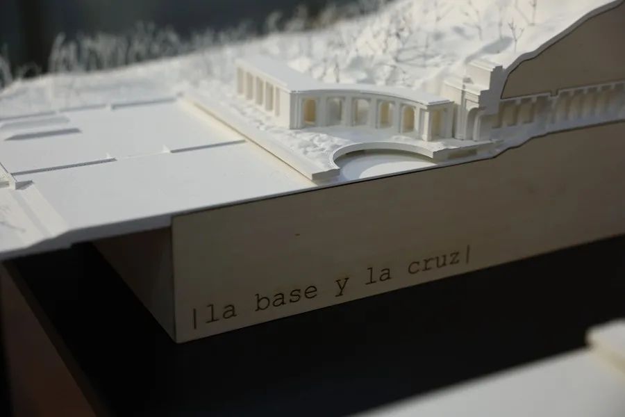 Otra imagen de la maqueta de &#039;La base y la cruz&#039;