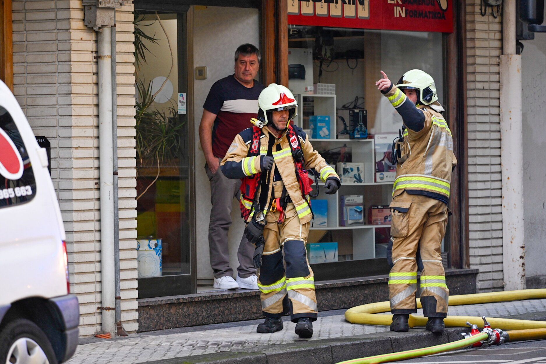 [Fotos] Se incendia un bloque de viviendas en Zumaia