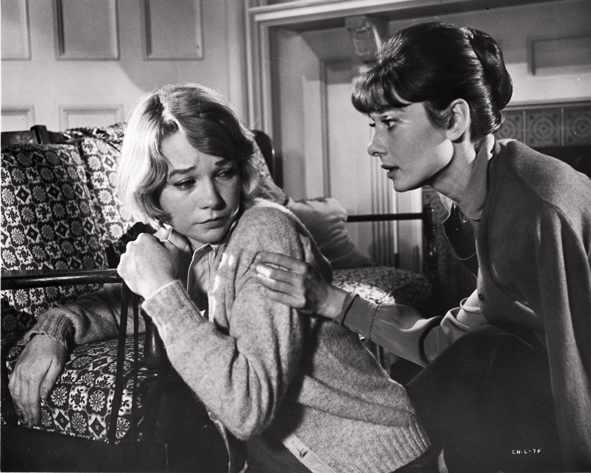 Audrey Hepburn y Shirley MacLaine, en un fotograma de &#039;The Children&#039;s hour&#039; (&#039;La calumnia&#039;, 1961).