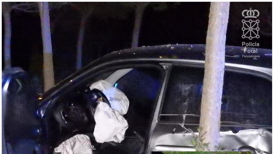 Persecución en Tudela: un menor huye en coche de la policía y se estrella contra una rotonda