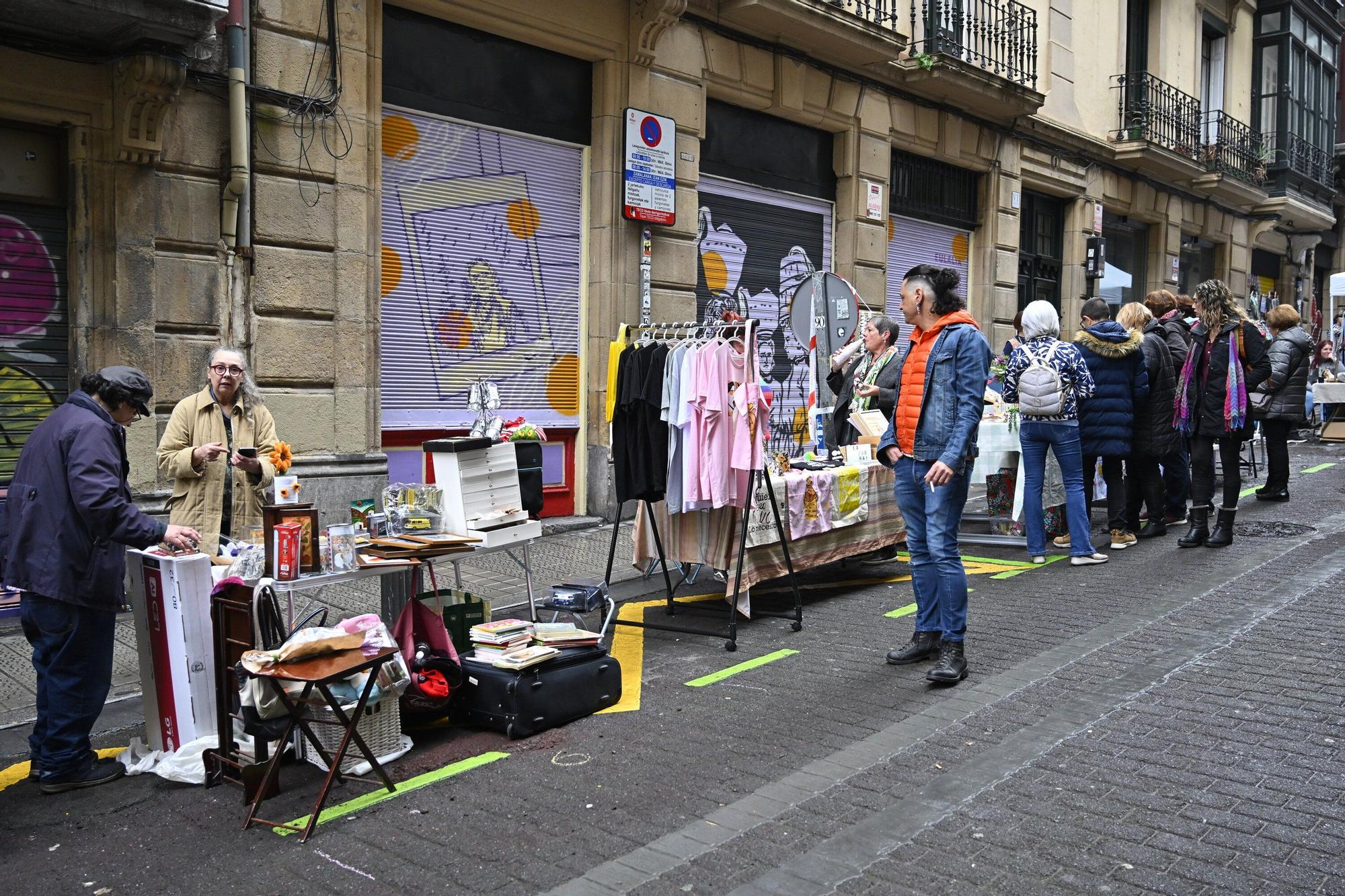En imágenes: el mercado del Dos de Mayo se viste de Navidad