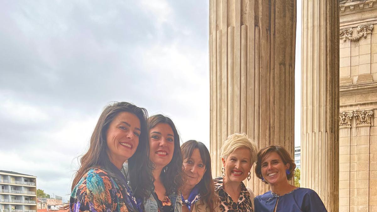 El equipo de Deia junto a Ylenia Baglietto y Virginia Berasategi