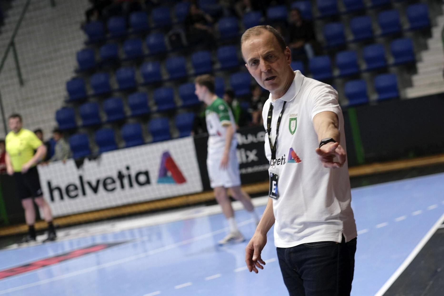 El técnico Quique Domínguez, durante el partido.