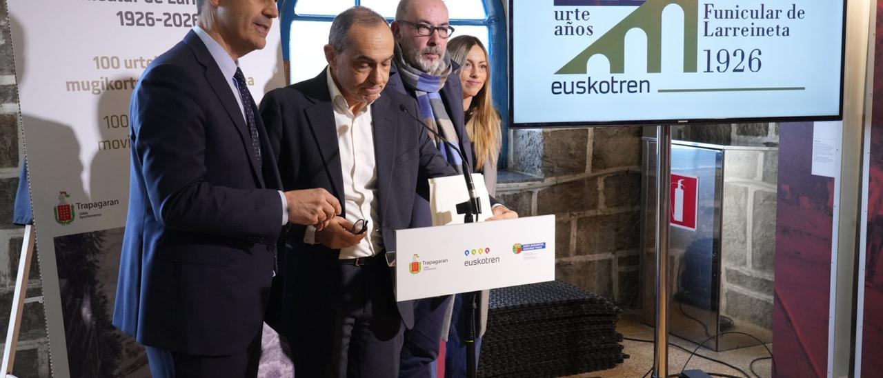 El Funicular de Larreineta tendrá un sello y un cupón por su centenario