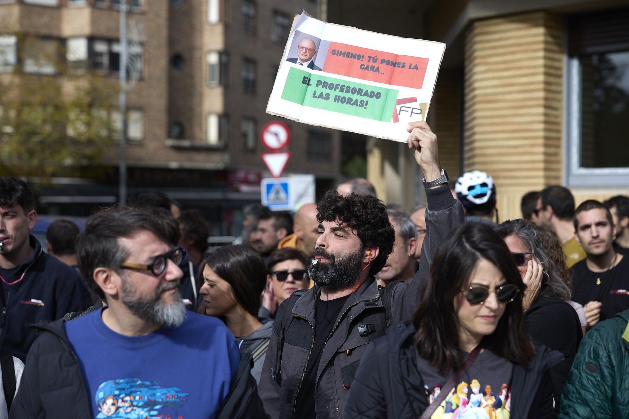 Manifestación de profesores y estudiantes de FP en Pamplona el segundo día de huelga
