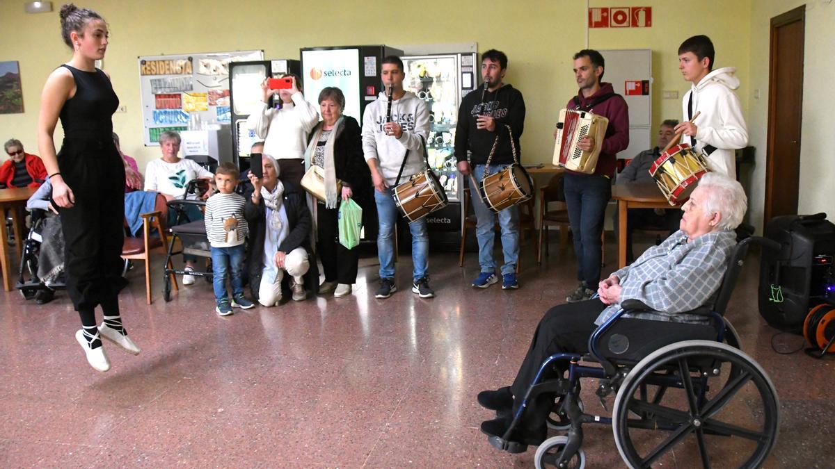 Aurresku en homenaje a Magdalena Berbes Trigo.