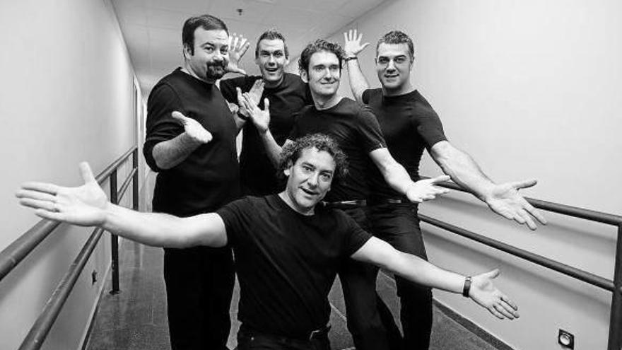 Cinco &#039;instrumentos de cuerda&#039; en escena