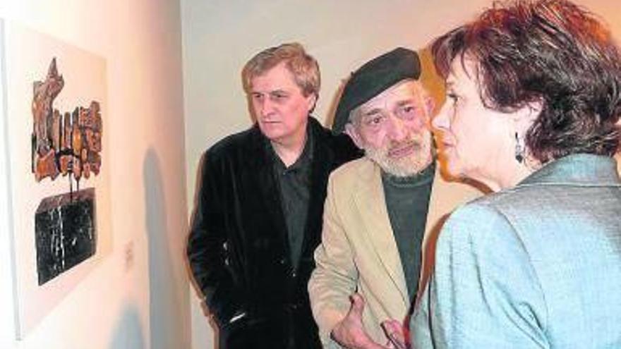 Carrera junto a Sáenz de Goerbeoa y Ariztondo en el Museo Euskal herria