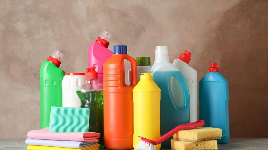 Los productos de limpieza que usas todos los días y podrían dañar tu salud