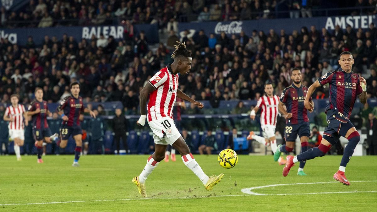 Simón bromea con Nico y su vaselina: “¡Le has pegado al suelo!”
