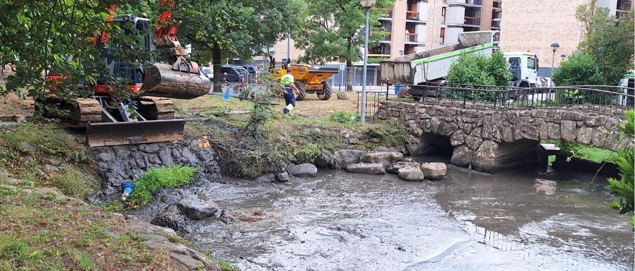 De estanque a parque escalonado: Oñati inicia la transformación del símbolo del barrio de Olakua