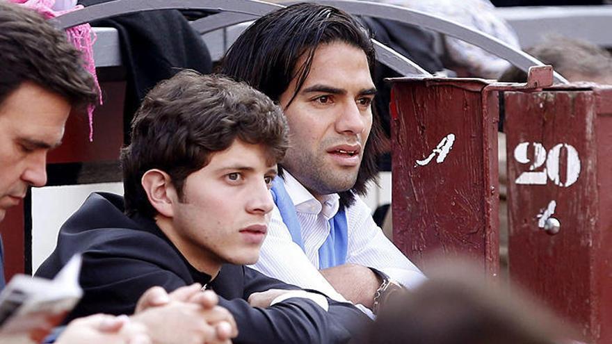 El delantero colombiano del Atlético de Madrid Radamel Falcao asiste al vigésimo primer festejo de la Feria de San Isidro.