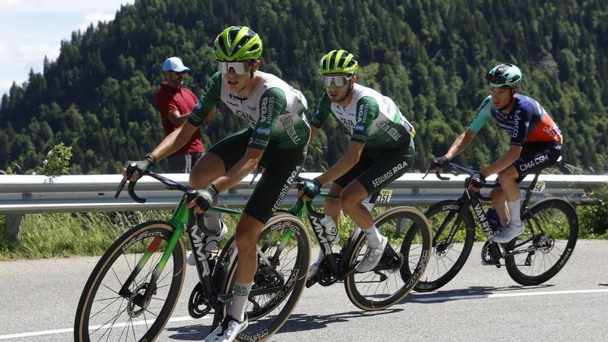 El Caja Rural brilla en su estreno en el Tour Auvergne