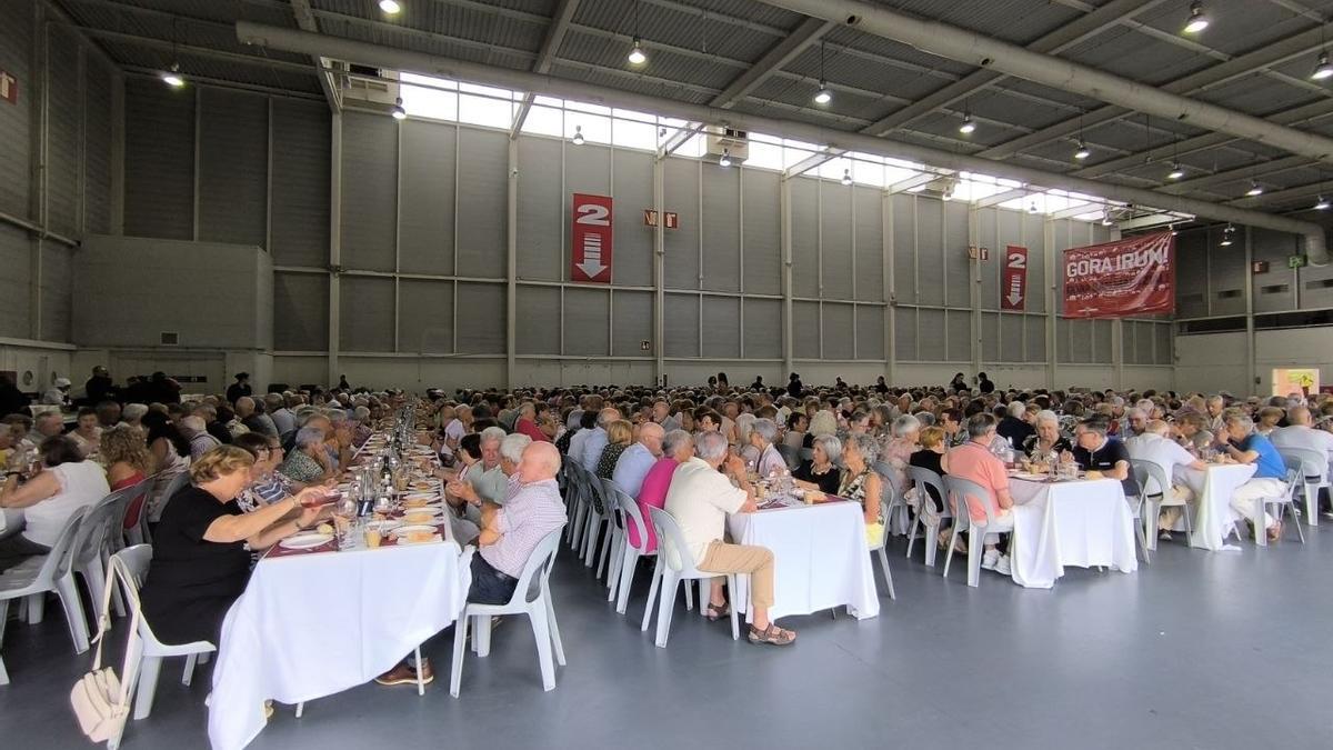 Comida-homenaje a las personas mayores en Irun / Unai Macias Comida-homenaje a las personas mayores en Irun / Unai Macias