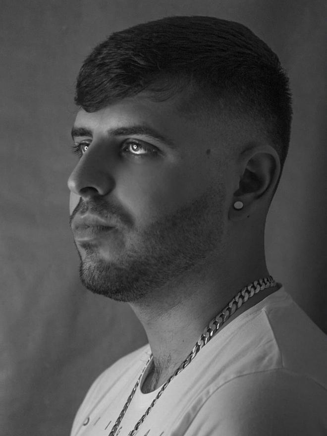 Bogdan Ruma también produce su propia música, como la canción  ‘After Party’.