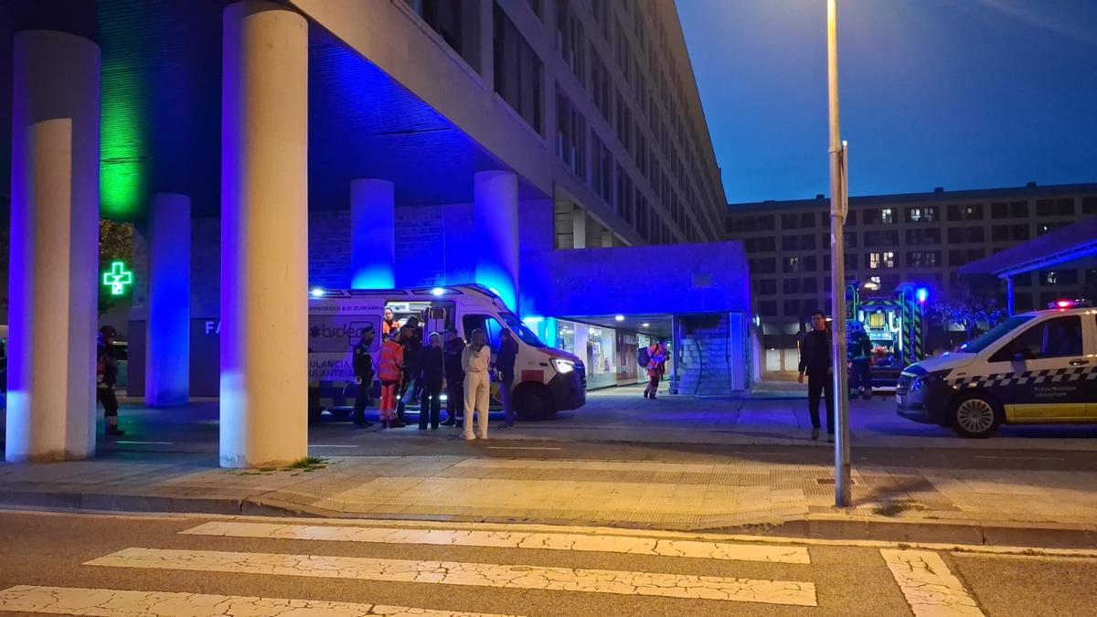 Bloque de viviendas donde se registró el incendio, en el paseo de Buztintxuri.