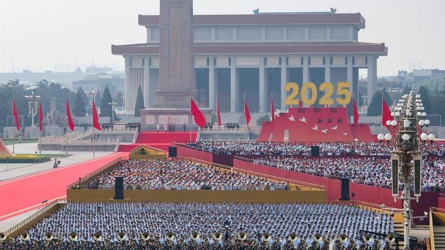 China saca músculo en un desfile militar en el que advierte de su &quot;imparable&quot; avance
