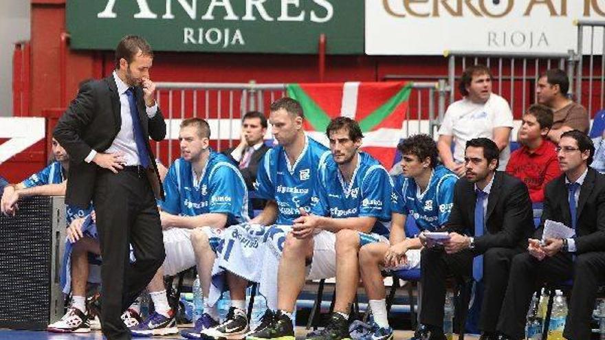 Ambiente frío en el primer partido de la temporada