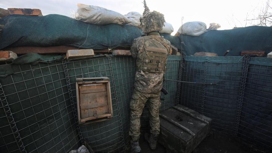 Un soldado ucraniano desplegado en la región de Donbás