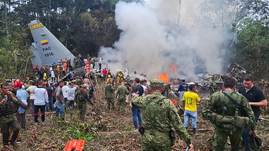 Al menos 66 fallecidos en el accidente del avión militar estrellado al sur de Colombia.