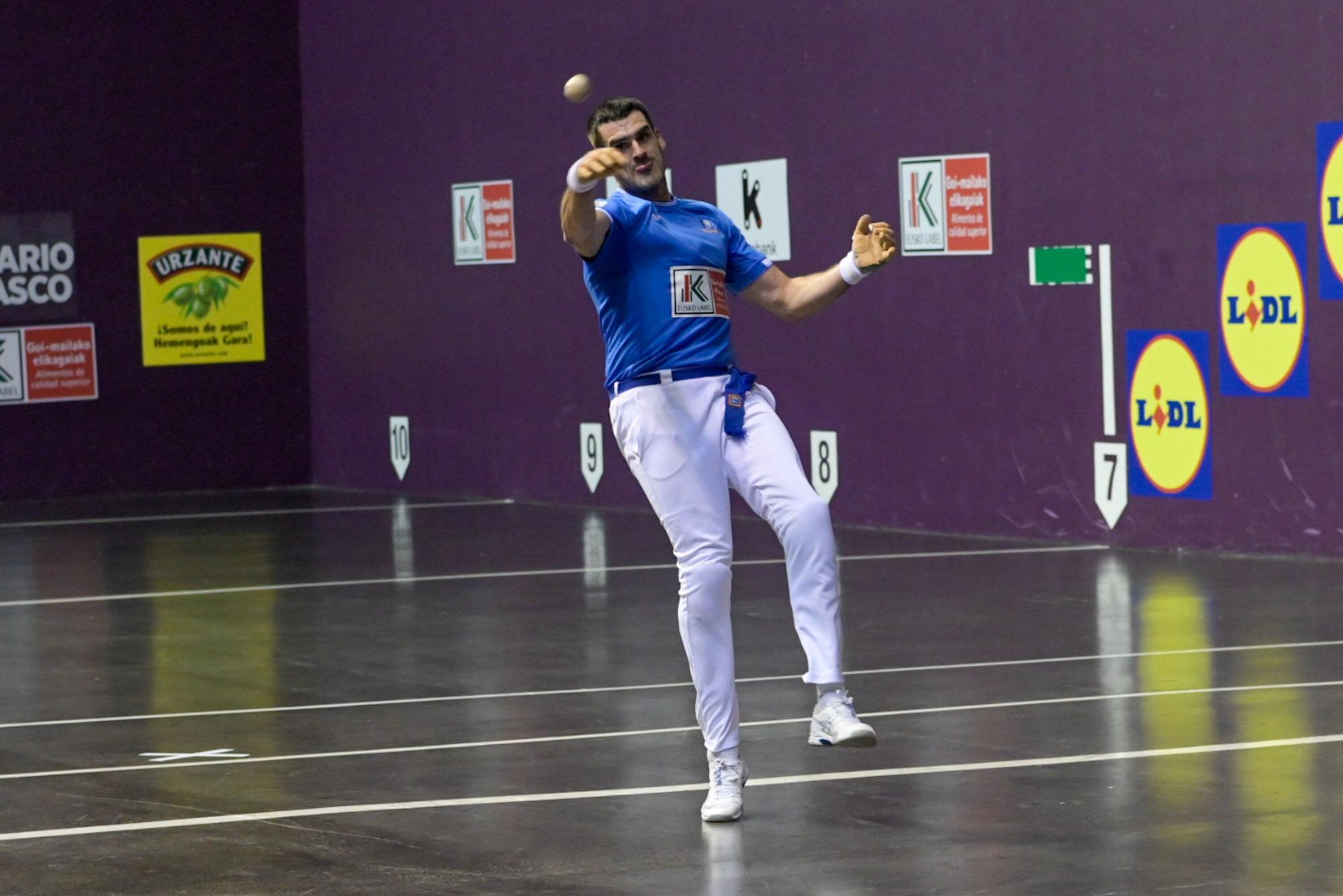 Jokin Altuna se lleva el bronce del Cuatro y Medio tras derrotar a Joseba Ezkurdia en Arrasate.