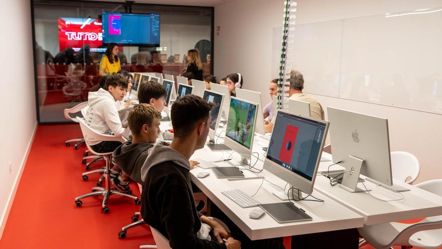 Abre sus puertas en Bilbao el centro que ofrece extraescolares tecnológicas gratis a jóvenes