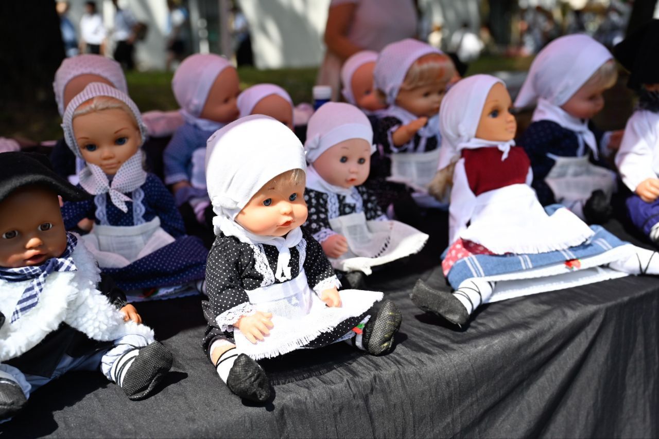 Gran ambiente en el desfile de la Euskal Jira de Irun
