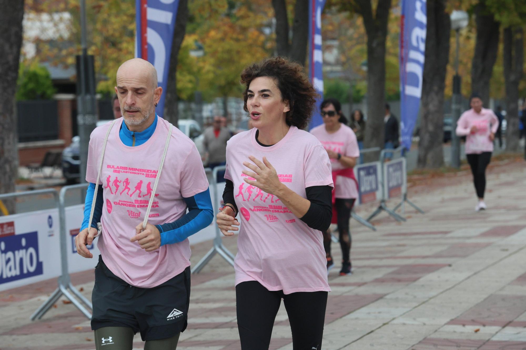 En imágenes: Vitoria se vuelca con la VI Carrera Solidaria contra el Cáncer de Mama