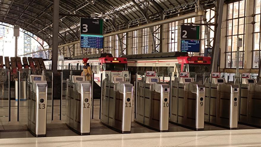 “La distancia o la altura entre el andén y el vagón impiden que muchos se suban al tren”