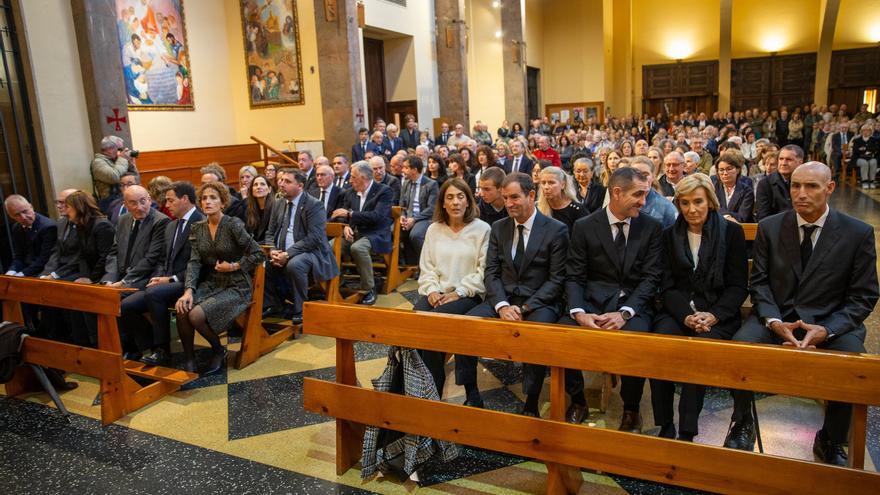 La emotiva despedida de los familiares de Carlos Garaikoetxea: "Gracias, aita, por los valores que nos has inculcado"