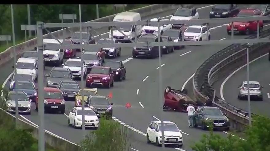 Retenciones en Rontegi y el Txorierri por un accidente de tráfico en Erandio