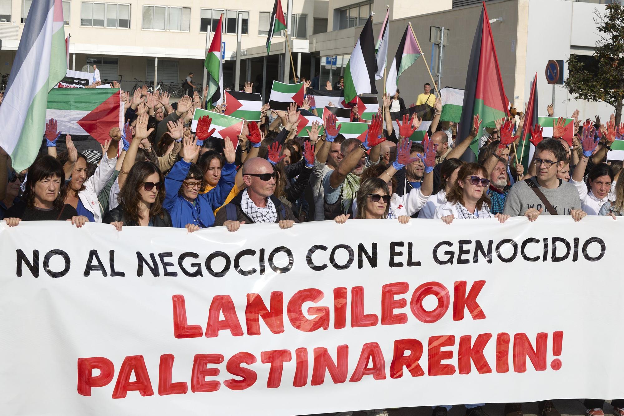 Concentración en el Complejo Hospitalario de Navarra en solidaridad con Palestina