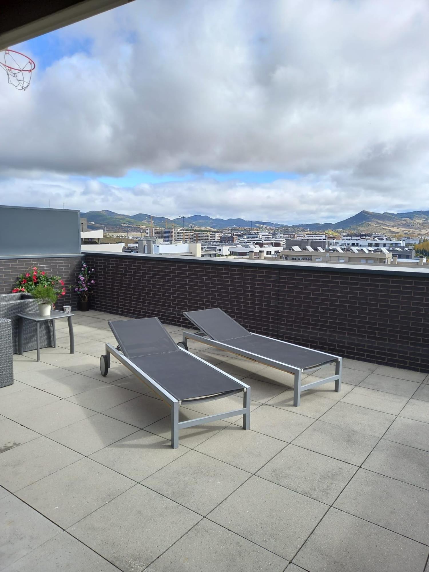 Ripagaina se supera: sale a la venta un espectacular ático-dúplex con terraza de 45 m² a un paso del centro de Pamplona