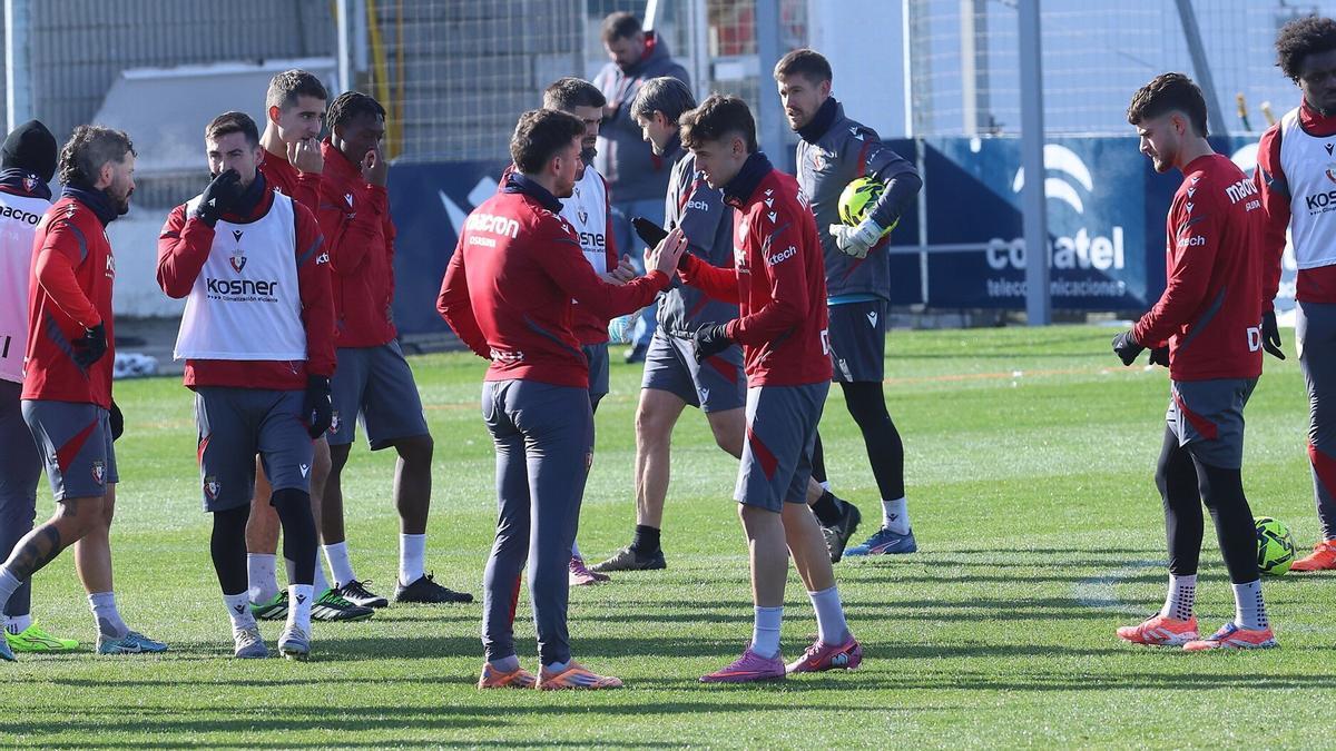 Un instante del entrenamiento de este viernes en Tajonar.