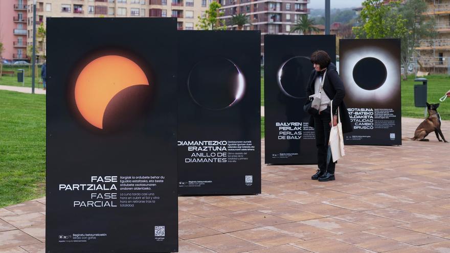 Abuztuaren 12ko eguzki eklipsea ardatz duen erakusketa ibiltaria abiatu da Zarautzen
