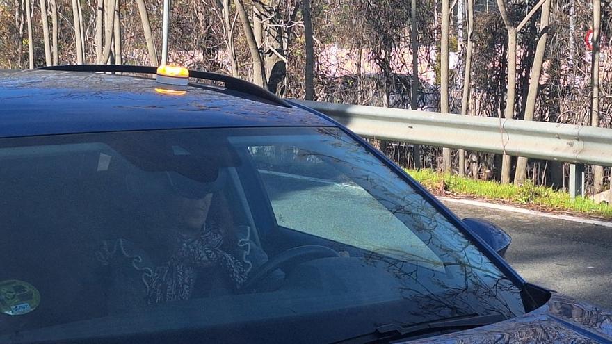 Forua reparte balizas V16 fabricadas en el propio municipio