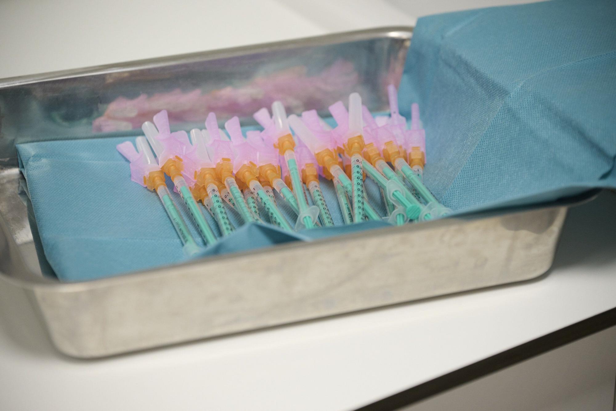 Arranca la campaña de vacunación de vacunación contra la gripe y el Covid del curso 25-26