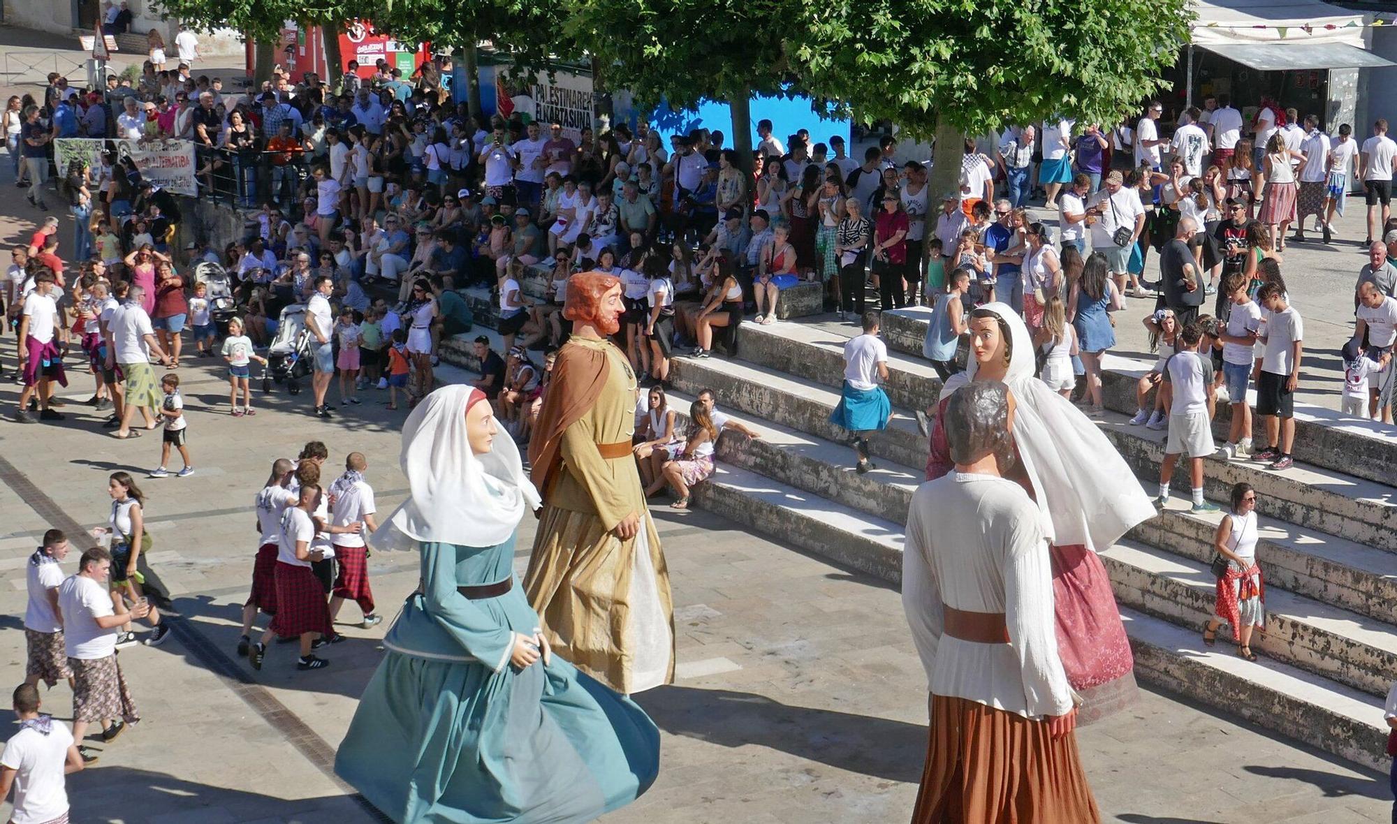 Fotos del chupinazo de fiestas de Irurzun