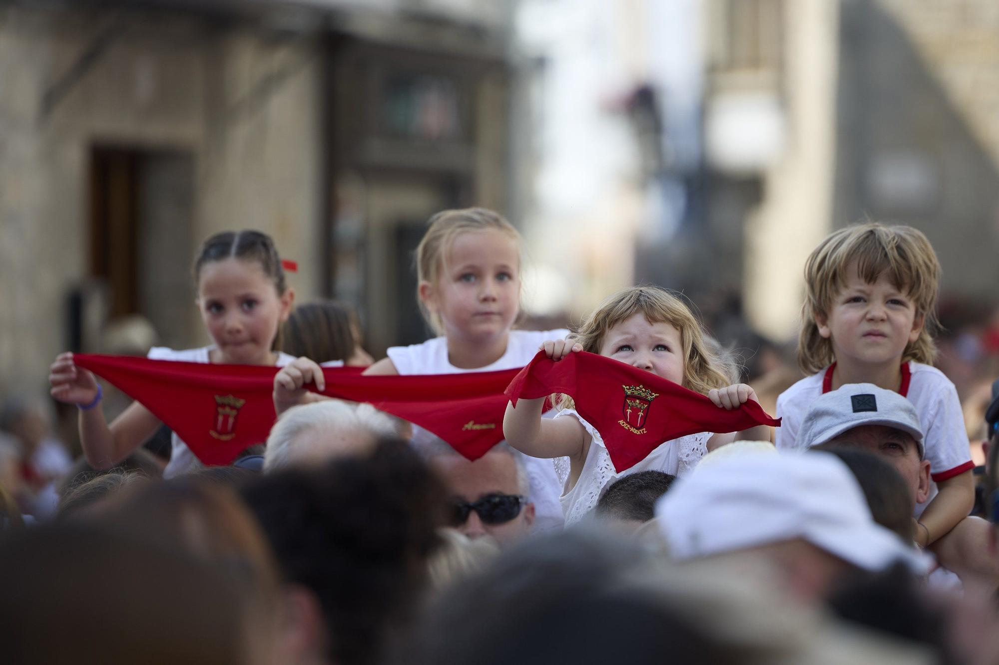 Fotos del chupinazo de fiestas de Aoiz 2025