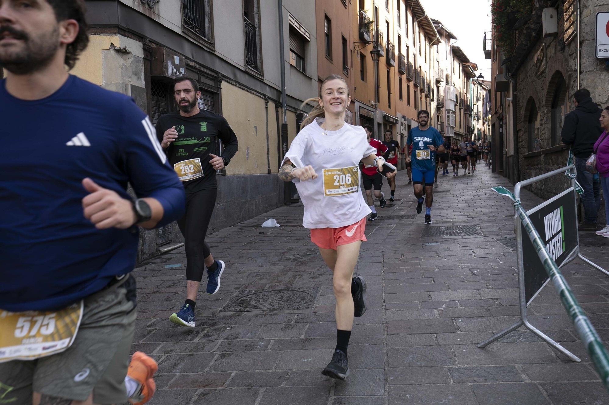 En imágenes: Miles de personas participan en La Conquista de la Almendra
