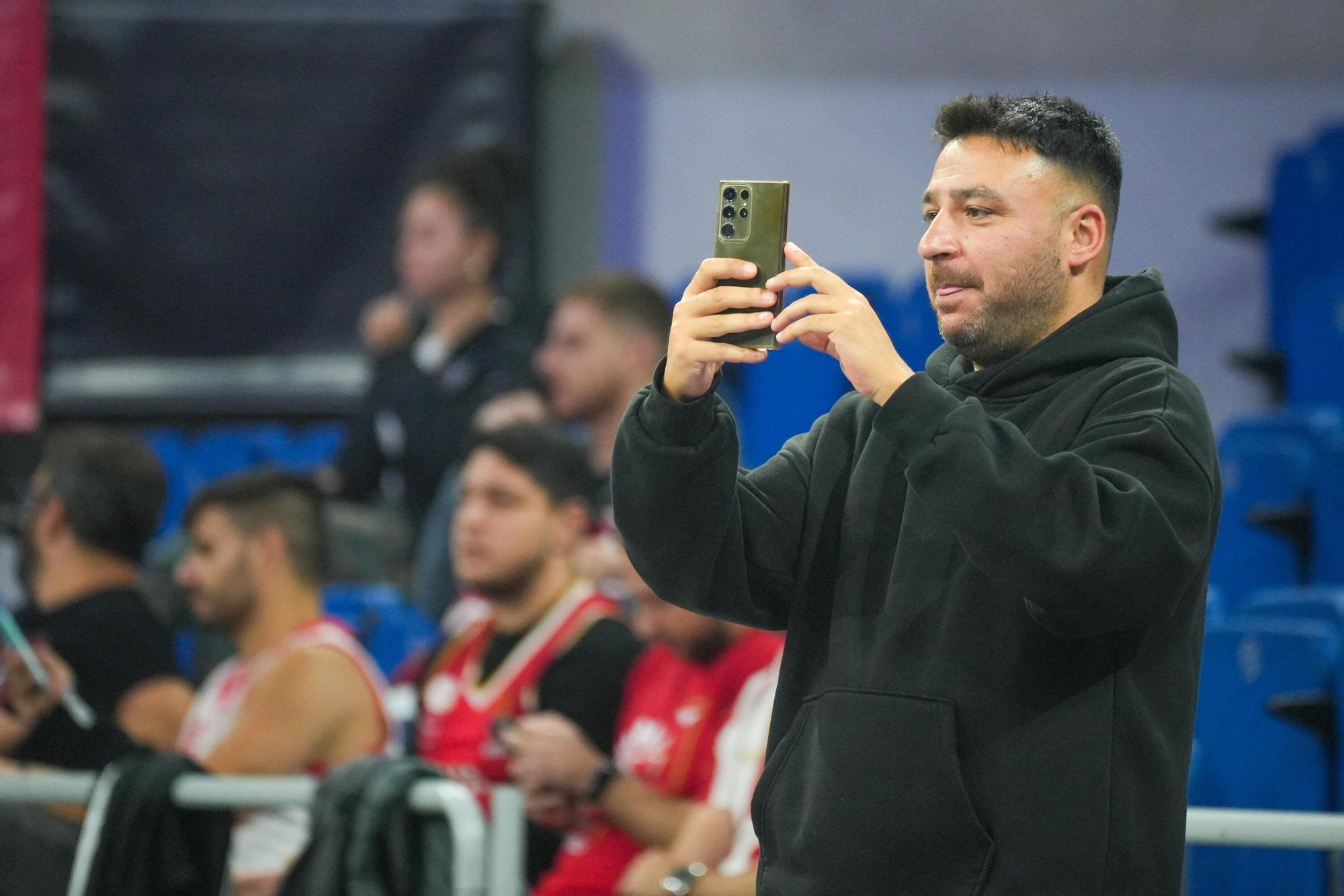 En imágenes: Ambientazo en el Baskonia - Olympiacos (¡Búscate en las fotos!)