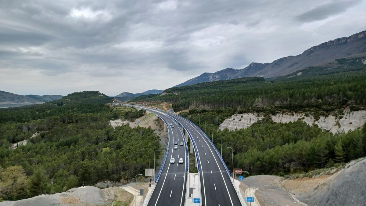 Un nuevo tramo elimina la carretera de Yesa y acerca 10 minutos el Pirineo.